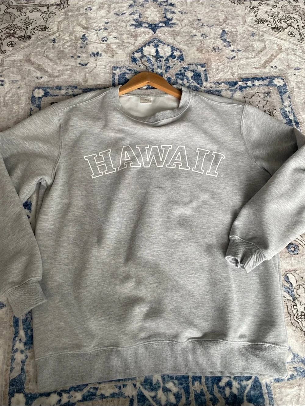 NWOT HAWAII Graphic Crewneck Sweatshirt - Gray